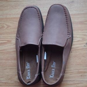 LION'S DEN MEN'S SIZE 10 LOAFERS